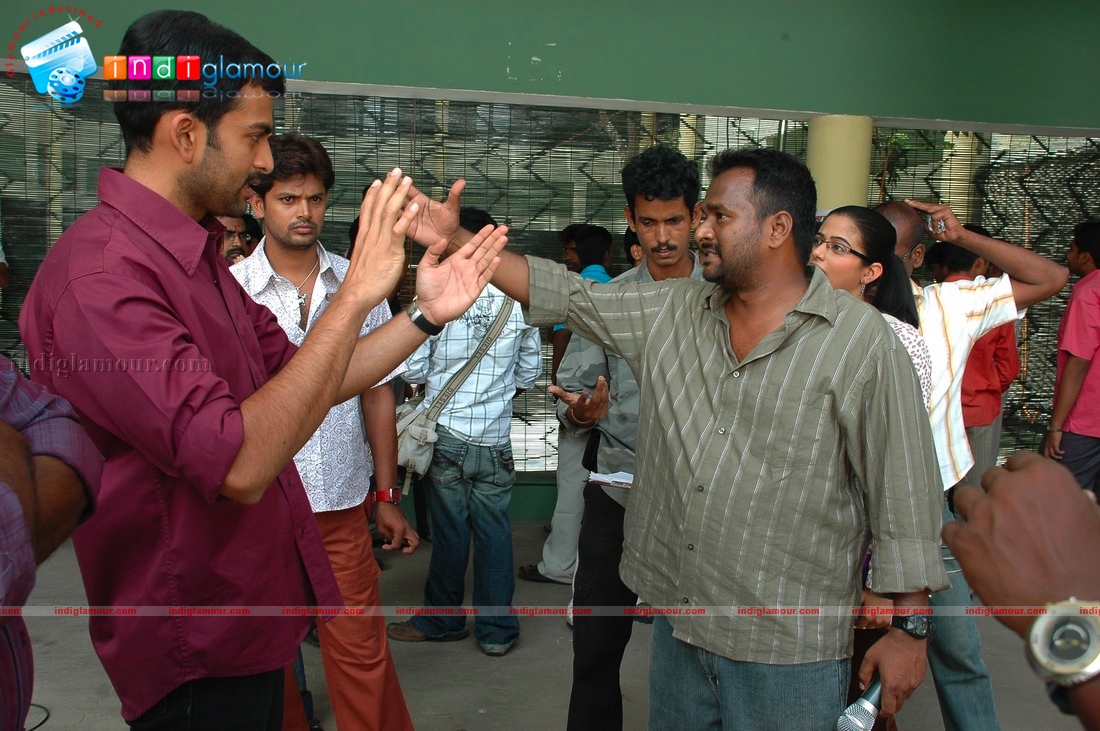 Ninaithale Inikkum Movie hd photo